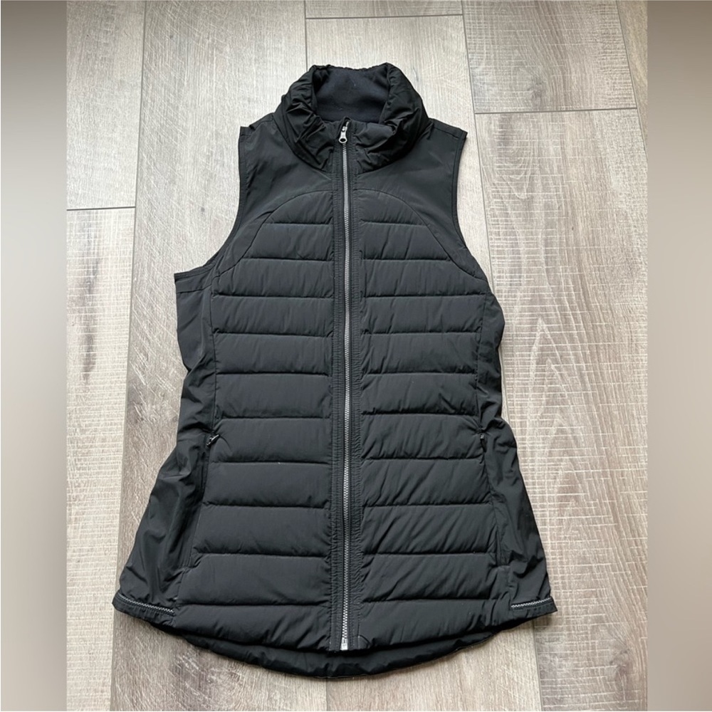 Lululemon Fluffed Up Vest in Black Size 6